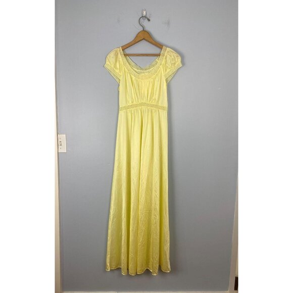 Shadowline Other - Vintage NWT Shadowline 80s Nightgown with Lace Detail, Size Small, Light Yellow